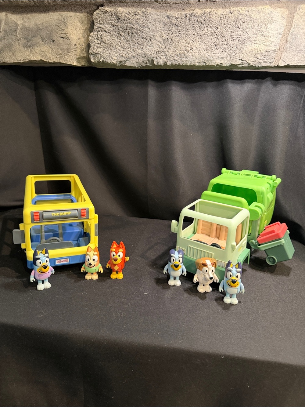 Bluey Garbage Truck & Bus~6 Figures